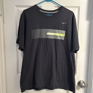 Nike Short Sleeve Gray Mens Regular Fit XL Shirt Gym Running Logo‎